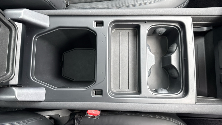 Land Rover Defender 3.0 D250 SE 110 5dr Auto Diesel Estate